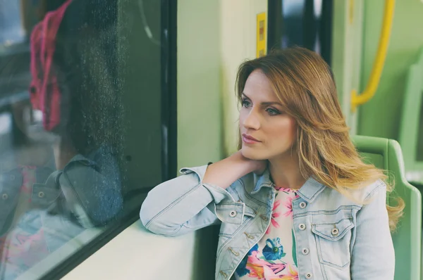 Pretty young woman on a streetcar/tramway, during her touristic — Stock Photo, Image