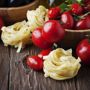 İtalyan spagetti domates ile