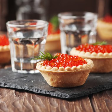  Kırmızı havyar tartlets