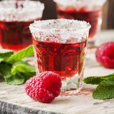 Kırmızı rapsberry kokteyl 