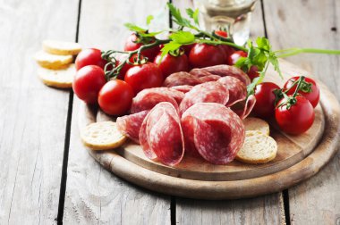 Salamlı domatesli ve ekmek