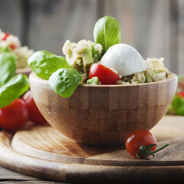 Vegetarisk sallad i skål — Stockfoto