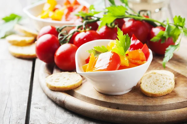 Pimentón con pan y tomate — Foto de Stock