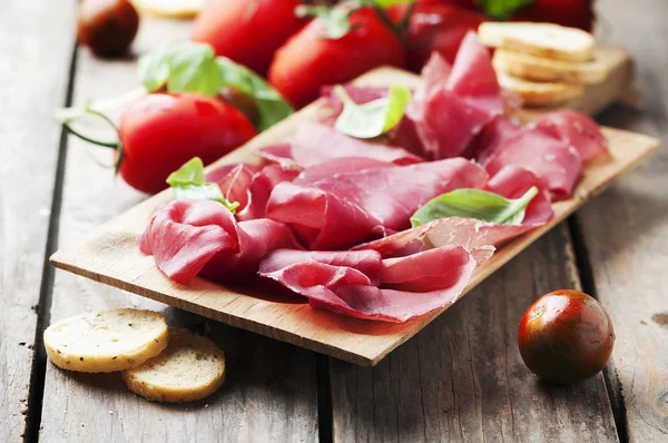 Förrätt med italienska bresaola — Stockfoto