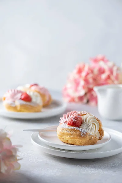 Small Cakes Whipped Cream Strawberry Selective Focus Image — Stock Photo, Image