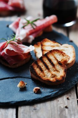 Geleneksel İtalyan crostini