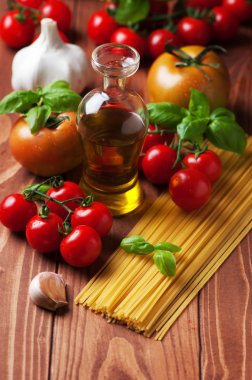 spaghetti et tomates aux fines herbes