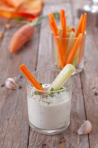 Snack with vegetables and yogurt — Stock Photo, Image