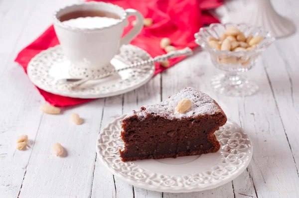 Badem ile çikolatalı kek — Stok fotoğraf