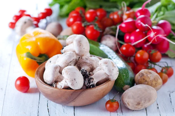 Tomatoes, mushrooms, pepper, salad, potatoes and radish — Stock Photo, Image