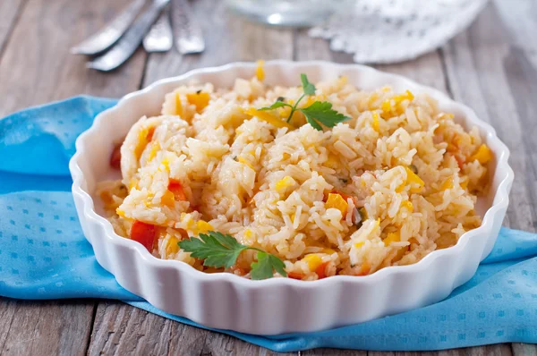 Vegetariskt ris med grönsaker — Stockfoto