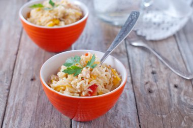 Pirinç kase sebze ile