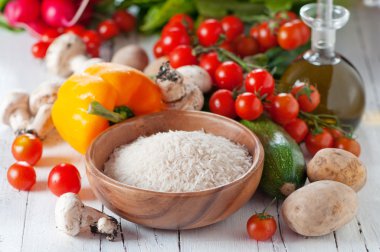 Sebzeler çiğ pirinç