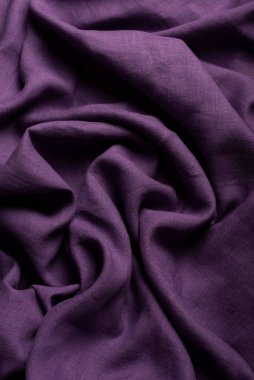 Moda konsepti, mor kumaş dalgaları.