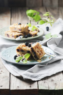 Böğürtlen ile ev yapımı kek