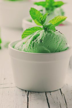 Nane dondurma çikolata ile