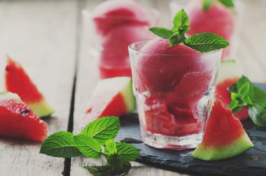 Dondurma wirh karpuz ve nane