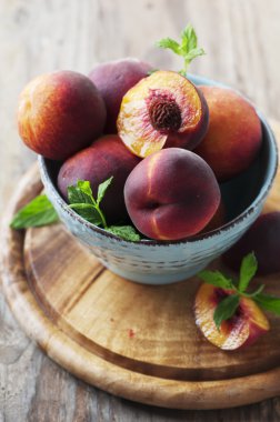 Masada tatlı taze şeftali