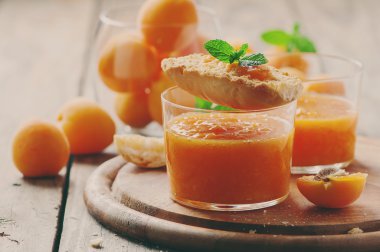 ekmek ile kayısı reçeli