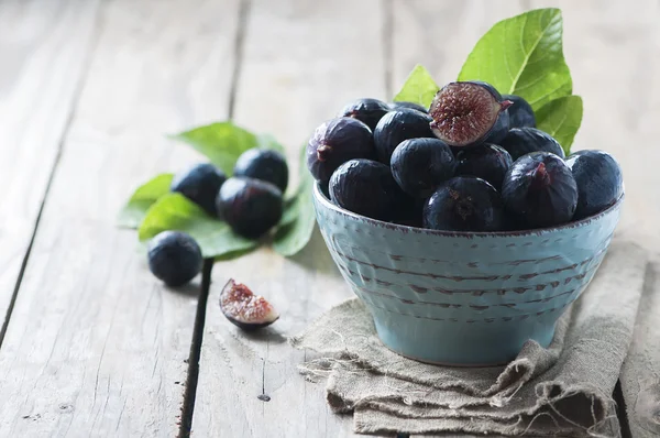 Red sweet figs on table — Stock Photo, Image