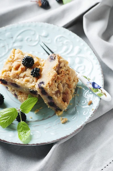 Homemade cake with blackberries — Stock Photo, Image