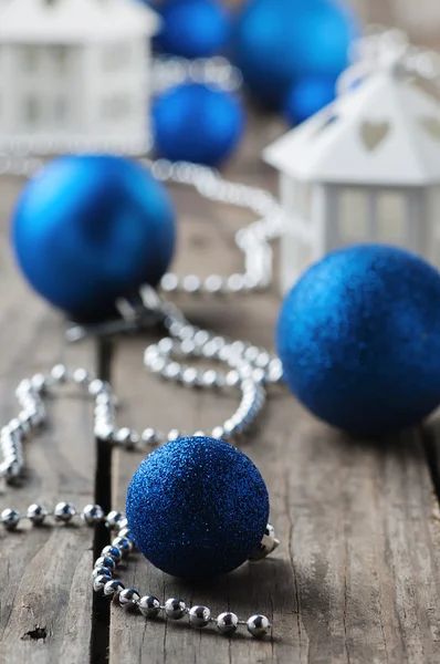 Kerstkaart met ballen — Stockfoto