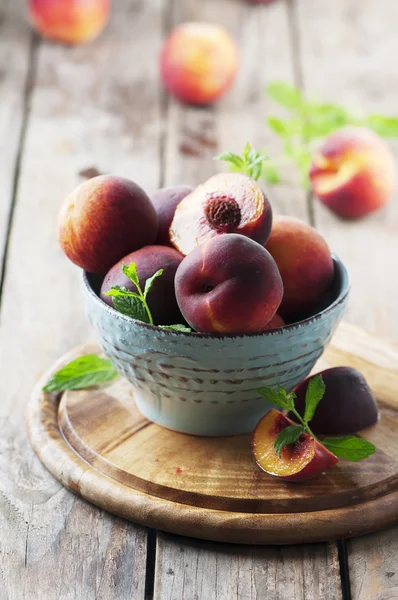 Sweet fresh peaches on table — Stock Photo, Image
