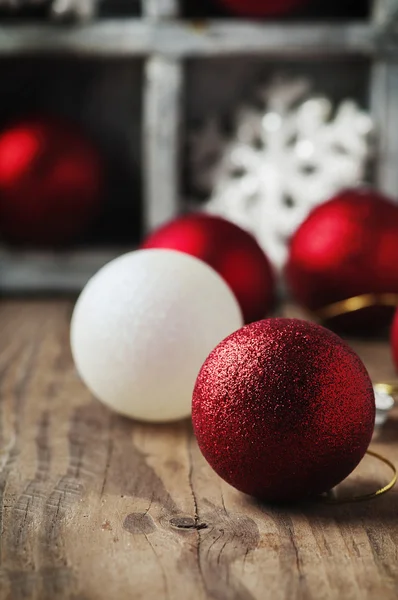 Kerstkaart met ballen — Stockfoto