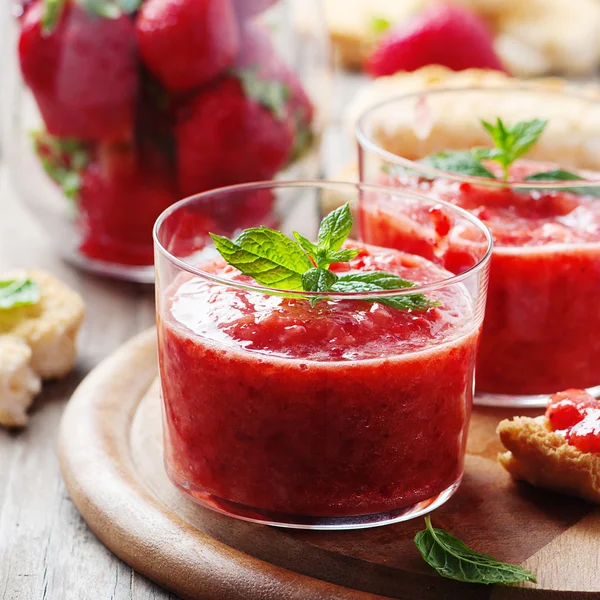 Healthy breakfast with  strawberry jam — Stock Photo, Image