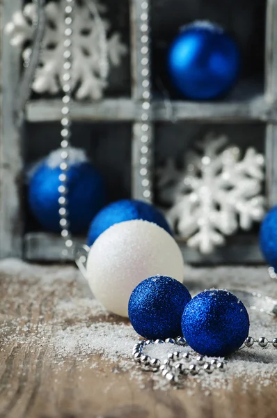 Kerstkaart met ballen — Stockfoto