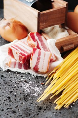 Makarna carbonara yapmak için malzemeler