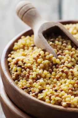 Pişmemiş sardinain makarna fregola