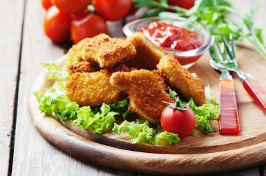 Tavuk nuggets ahşap tablo