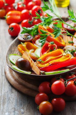 Masada ızgara sebze.