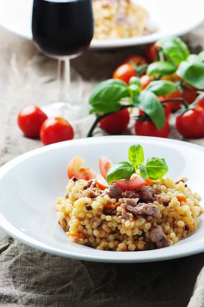 Pişmiş sardinain makarna fregola — Stok fotoğraf