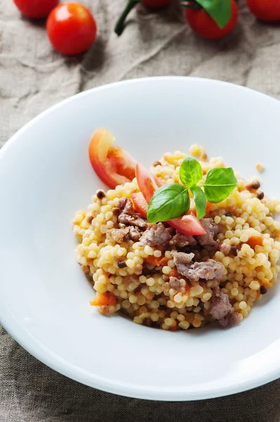 Pişmiş sardinain makarna fregola — Stok fotoğraf