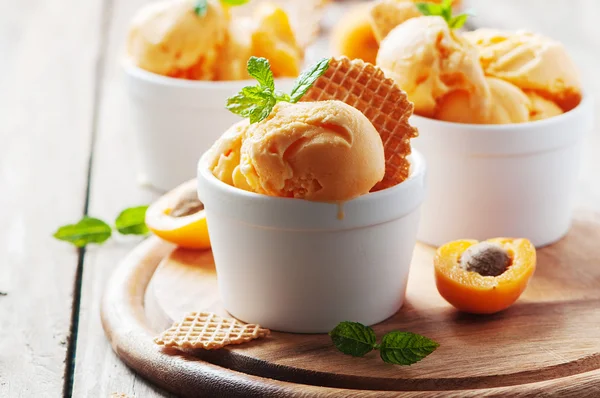 Apricot ice-cream with mint