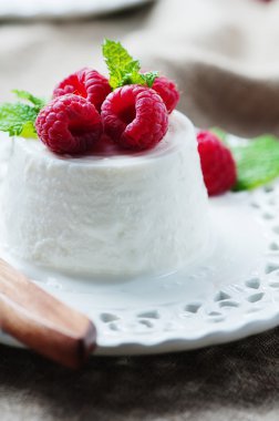 Ricotta berry ve nane ile