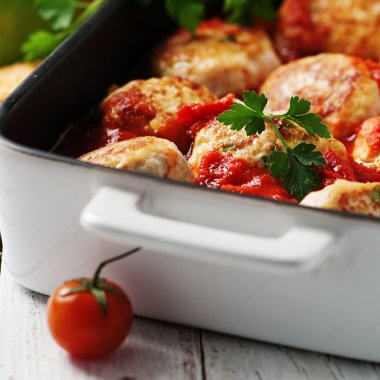 köfte domates sause ile