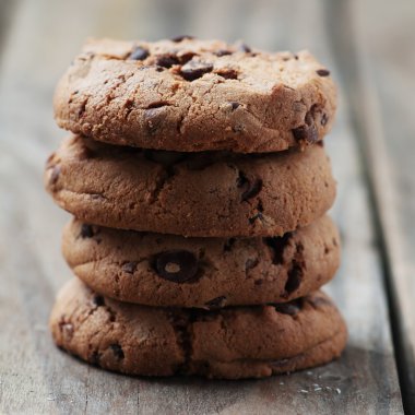 Çikolata masada kurabiye