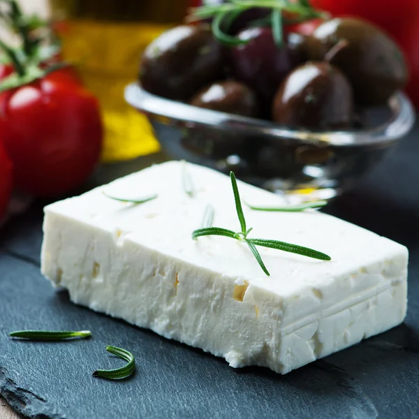 Feta di formaggio greco con rosmarino — Foto Stock