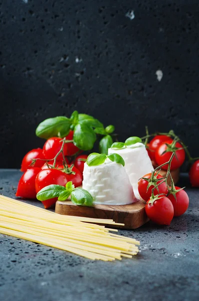 Fresh ricotta with tomatoes — Stock Photo, Image