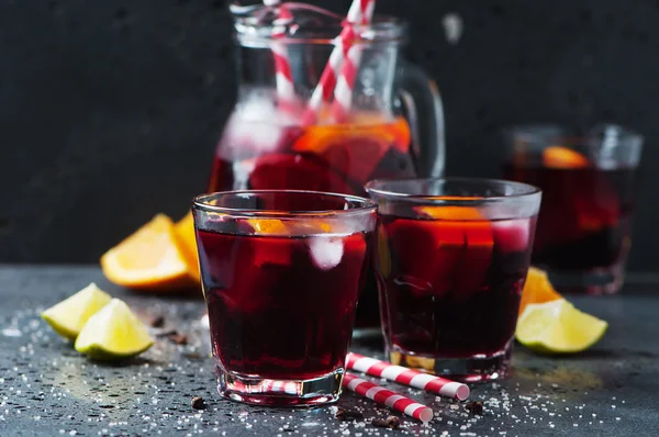 Portakal ve limon ile İspanyol sangria — Stok fotoğraf