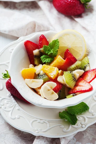 Obstsalat mit Banane — Stockfoto