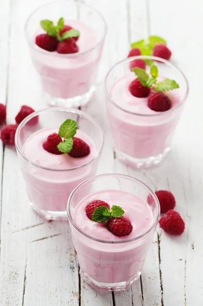 Yogur casero con frambuesas — Foto de Stock