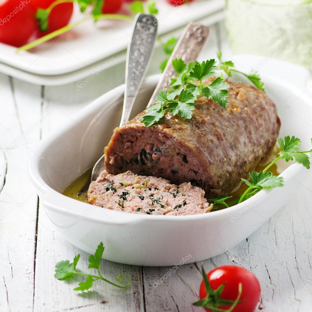 Meat rolls with herbs
