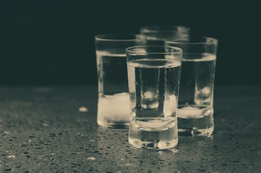 bardak votka siyah masada