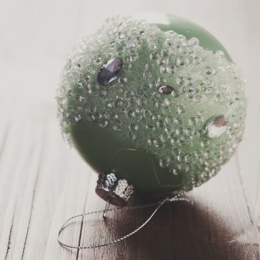 Ahşap masa üzerinde Noel süs