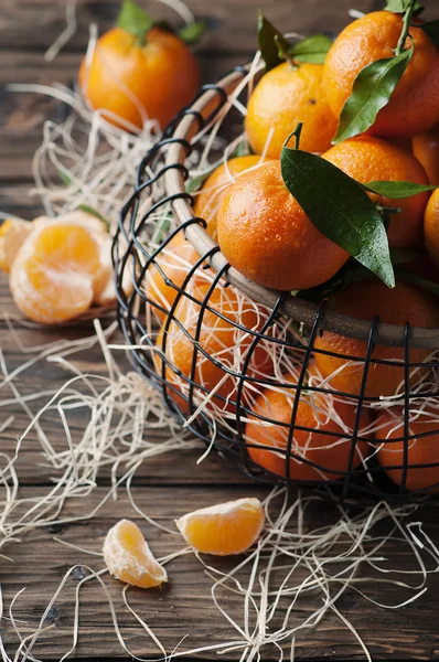 Sweet fresh tangerins on the vintage table — Stock Photo, Image