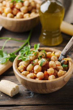 Vejeteryan pişmiş nohut domates ve maydanoz ile